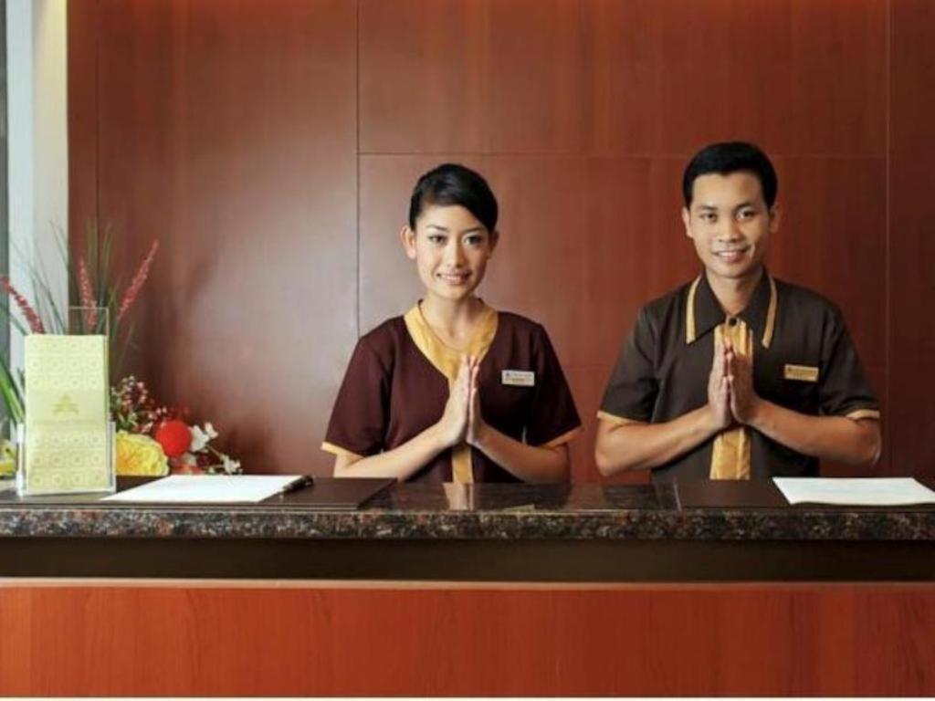Maesa Hotel Ponorogo Buitenkant foto