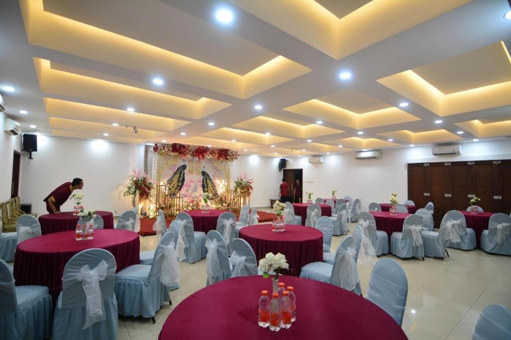 Maesa Hotel Ponorogo Buitenkant foto