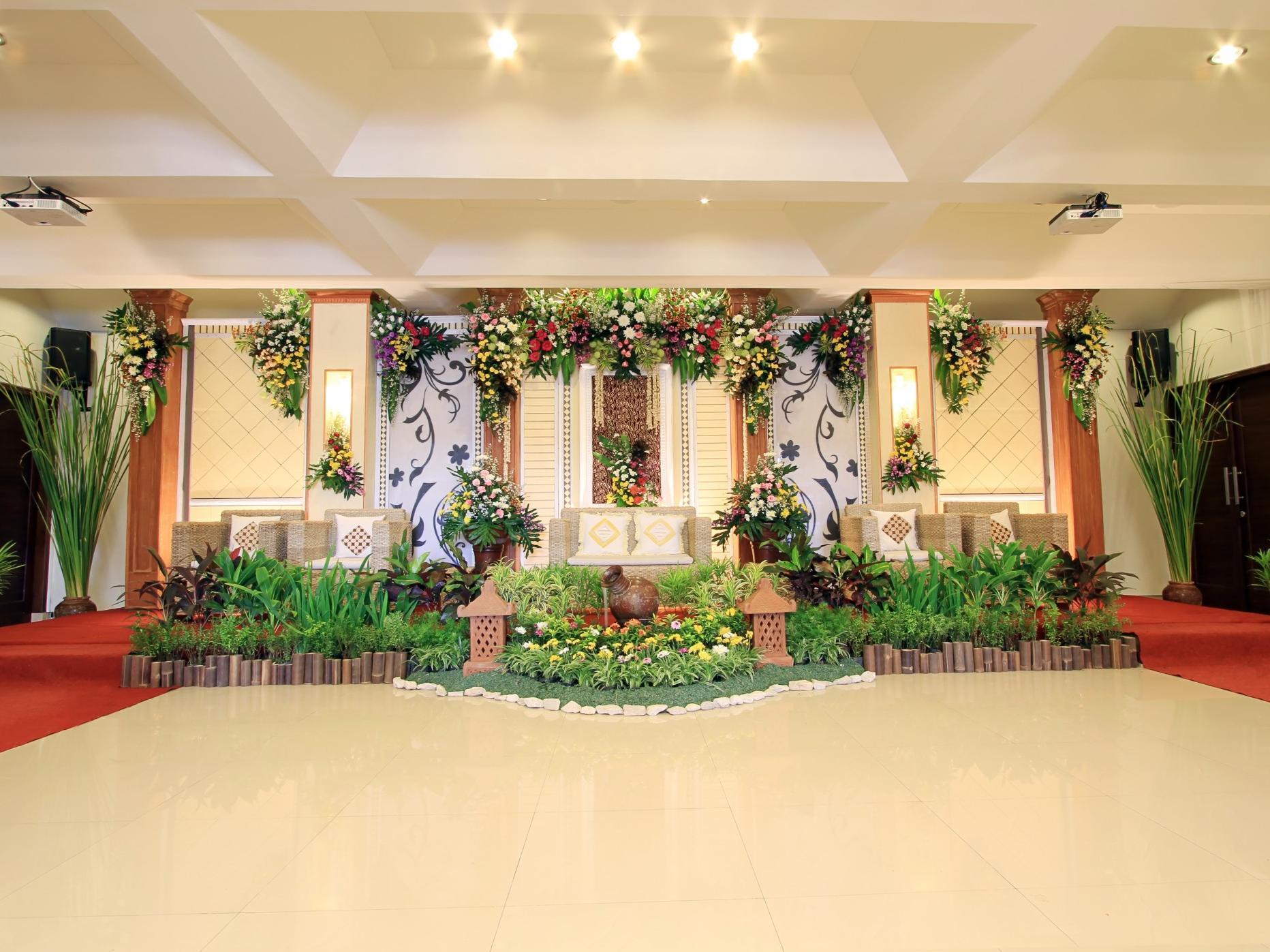 Maesa Hotel Ponorogo Buitenkant foto