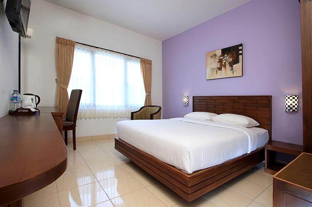 Maesa Hotel Ponorogo Buitenkant foto