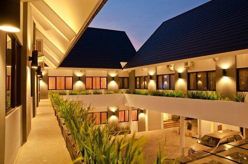 Maesa Hotel Ponorogo Buitenkant foto
