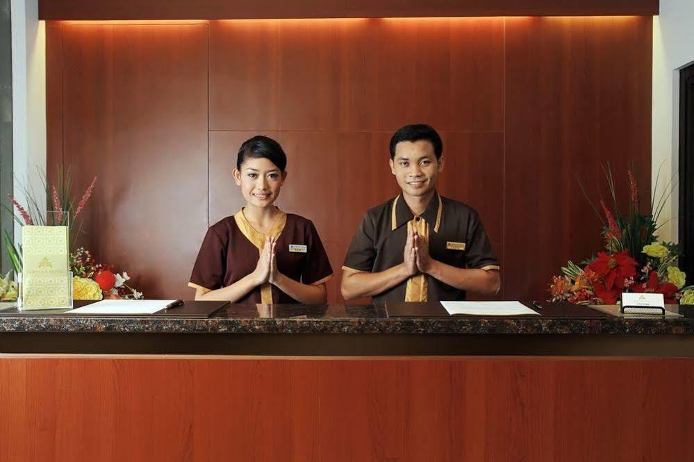 Maesa Hotel Ponorogo Buitenkant foto
