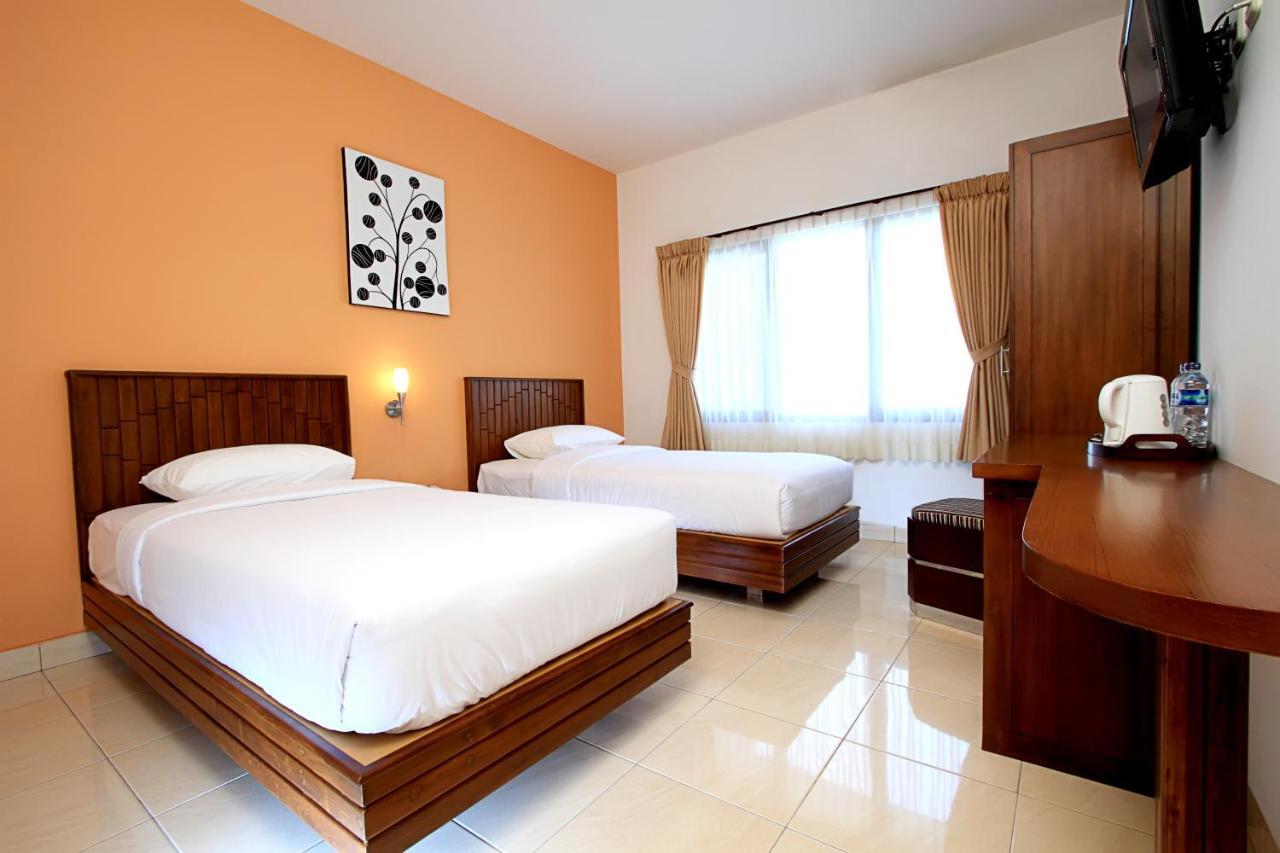 Maesa Hotel Ponorogo Kamer foto